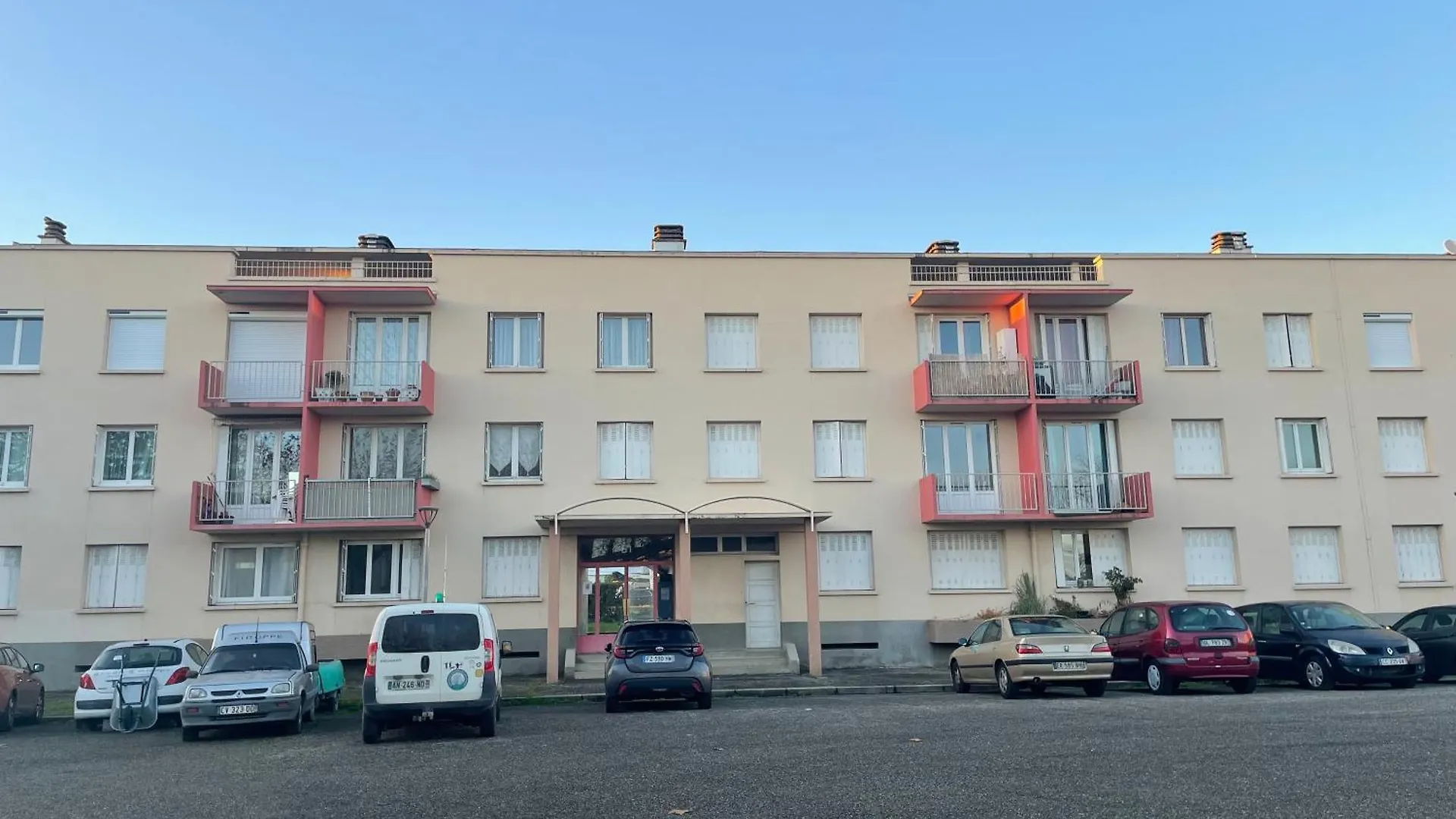 Appartement 3 Chambres - Climatisation - Parking contacts